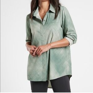 Athleta Urbanite Green Button Down Top